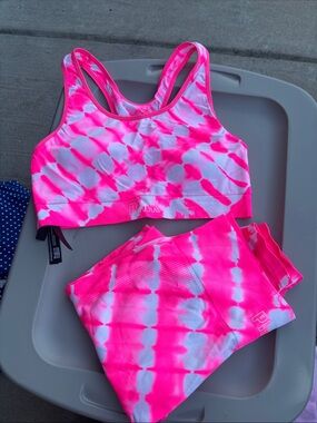 PINK Victoria's Secret Tie-Dye Sports Bra and leggings set - Pink and White